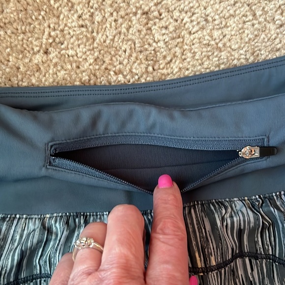 Spanx Get Moving Blue Brushstroke Athletic Shorts - Picture 5 of 11